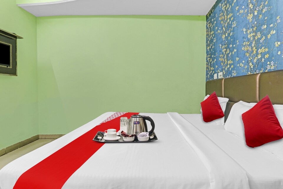 Flagship Hotel Victory Near Burlington Crossing, Hazratganj Lucknow, Lucknow