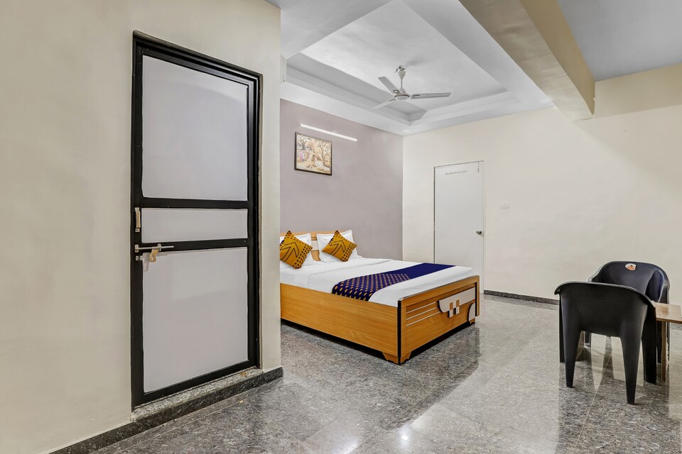 SPOT ON Hotel Krishna, Mansa, Gandhinagar
