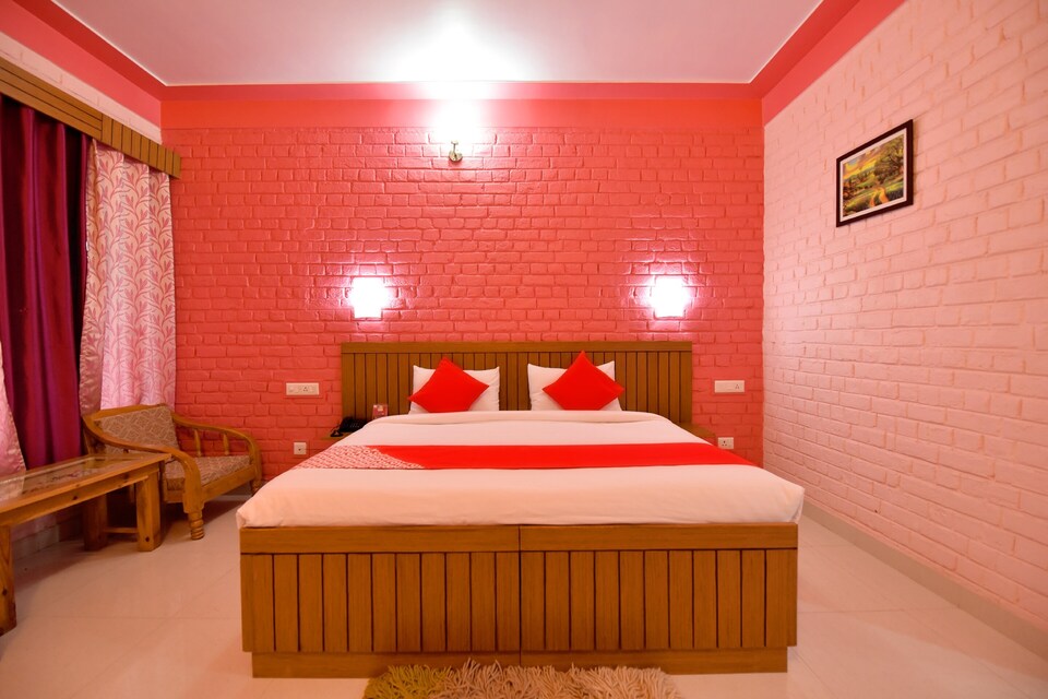 OYO १२४४४ सनशाइन रिज़ॉर्ट, Shoghi, शिमला