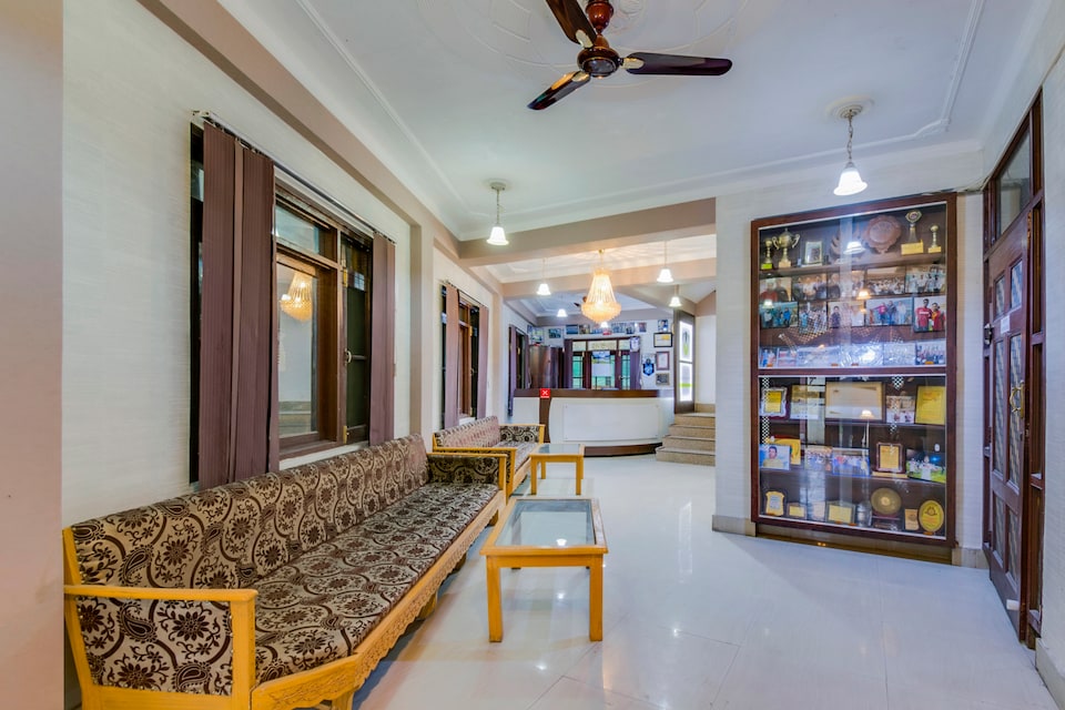 OYO 12445 Hotel Marhaba United, Munawarabad, Srinagar