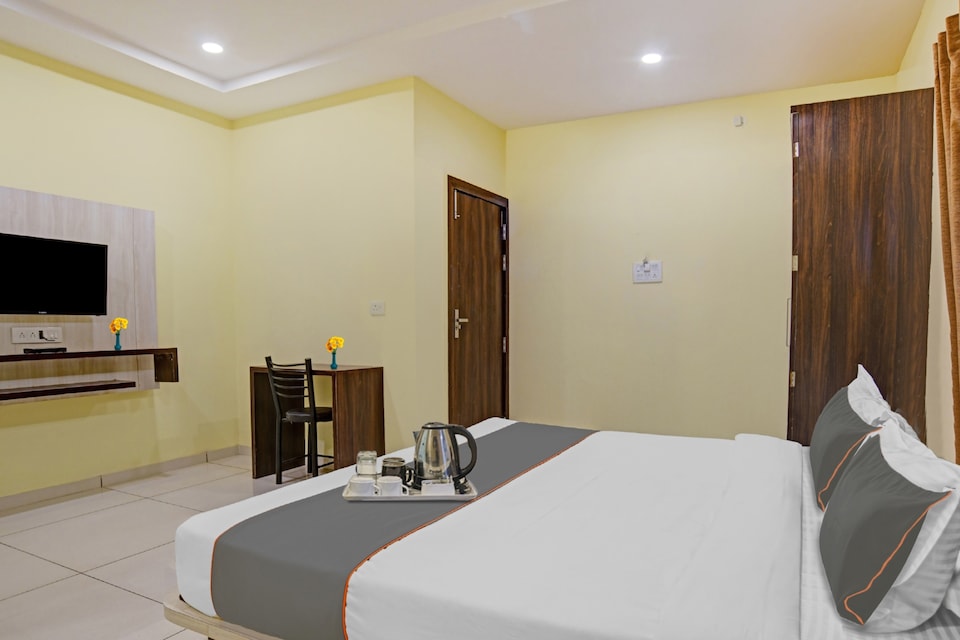 Hotel O A2 Hotel and Restro, Vijay Nagar Indore, Indore