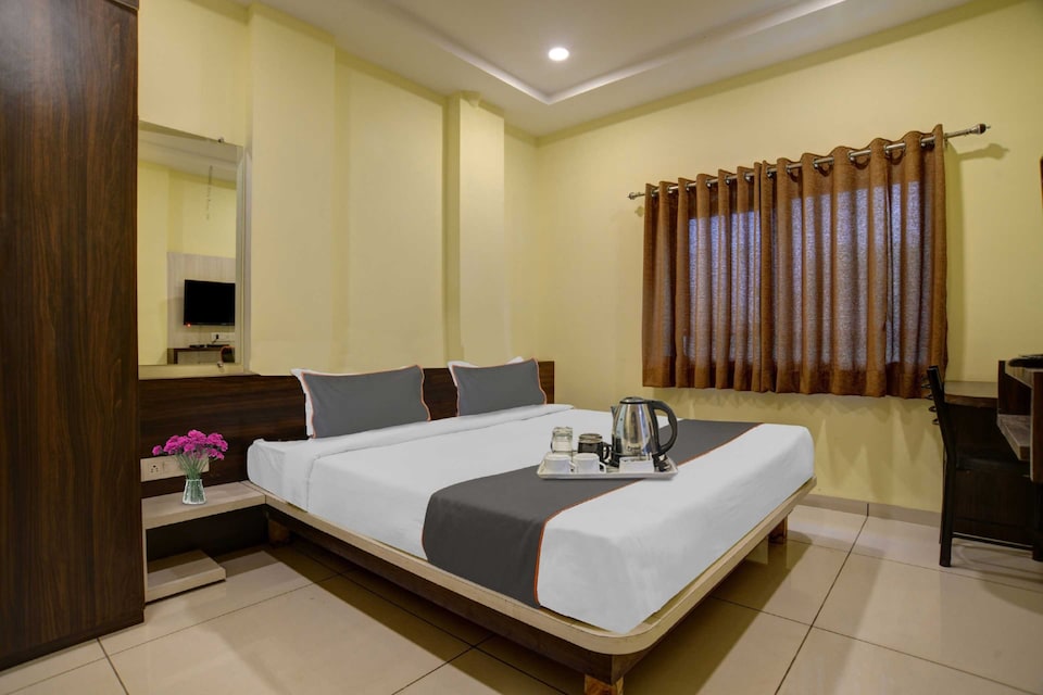 Hotel O A2 Hotel and Restro, Vijay Nagar Indore, Indore
