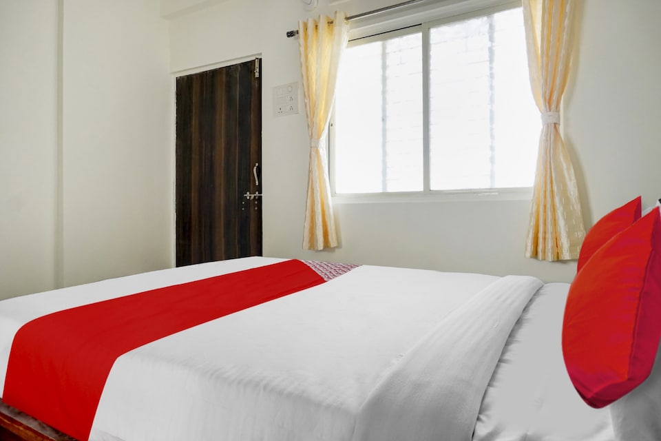 OYO Flagship Hotel Relax Inn Lodging, Kharadi, Pune