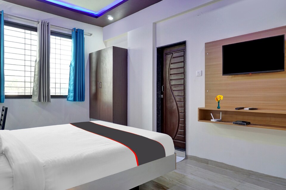Collection O Eon Inn Near Pune Airport, Kharadi Pune, Pune