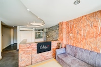 Collection O Shahpura Lakeview Formerly Hotel Royal Villa