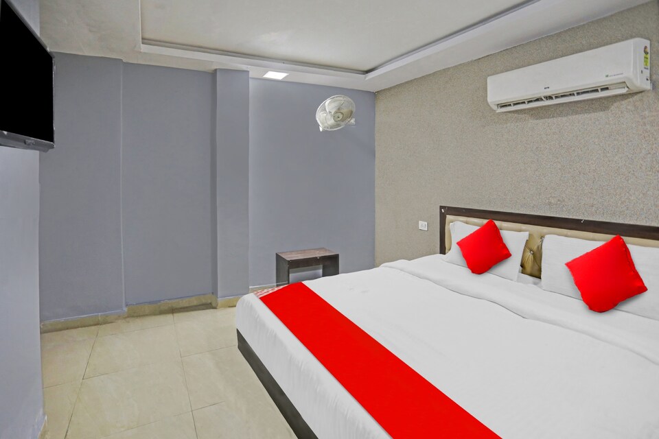 Flagship Signature Suites Near Iskcon Temple Noida, Noida City, Noida