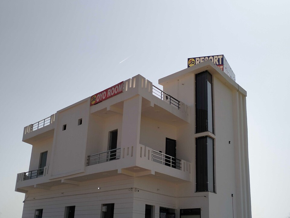 OYO Hotel S R Resort, Narnaul City, Narnaul