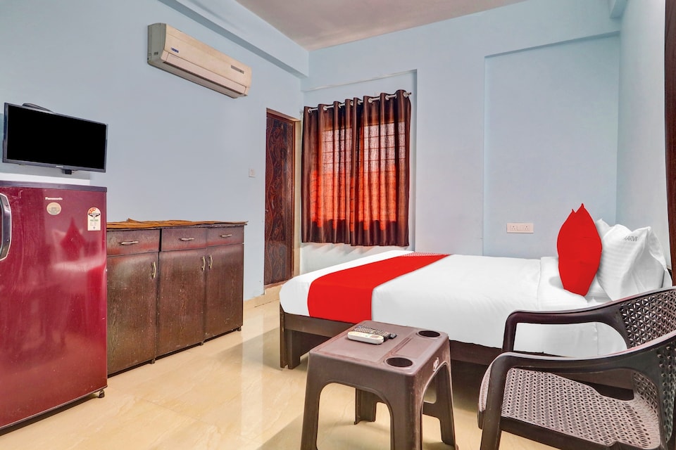 OYO Flagship Grand Aarvi Suites Near Nexus Hyderabad, Kukatpally, हैदराबाद