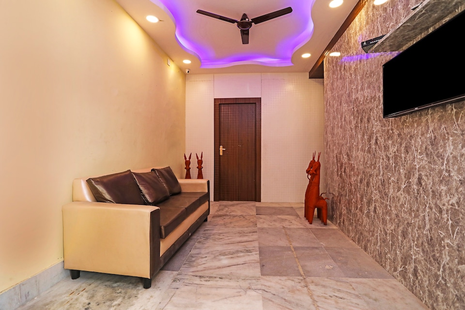 Hotel O 99 Kombo Stay, VIP Road Kolkata, Kolkata