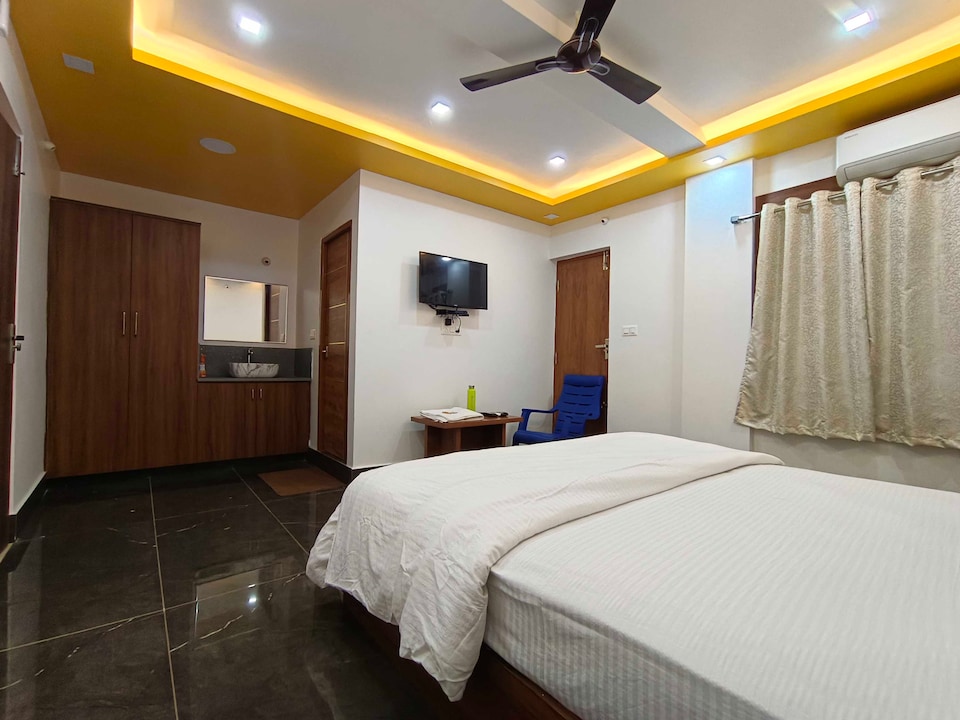 OYO Hotel Vasudha Inn, Hoskote Bangalore, Bangalore