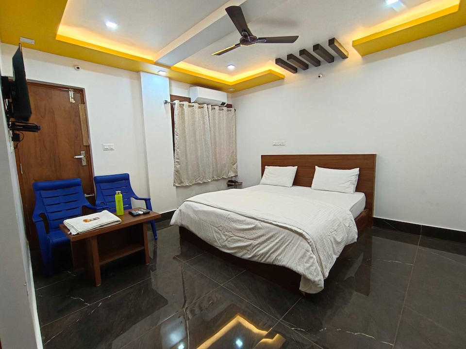 OYO Hotel Vasudha Inn, Hoskote Bangalore, Bangalore