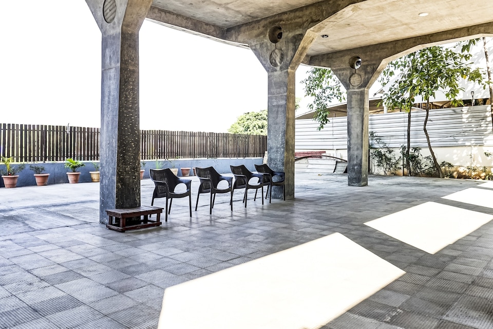 Collection O Hotel Brown Inn, Talegaon, Pune