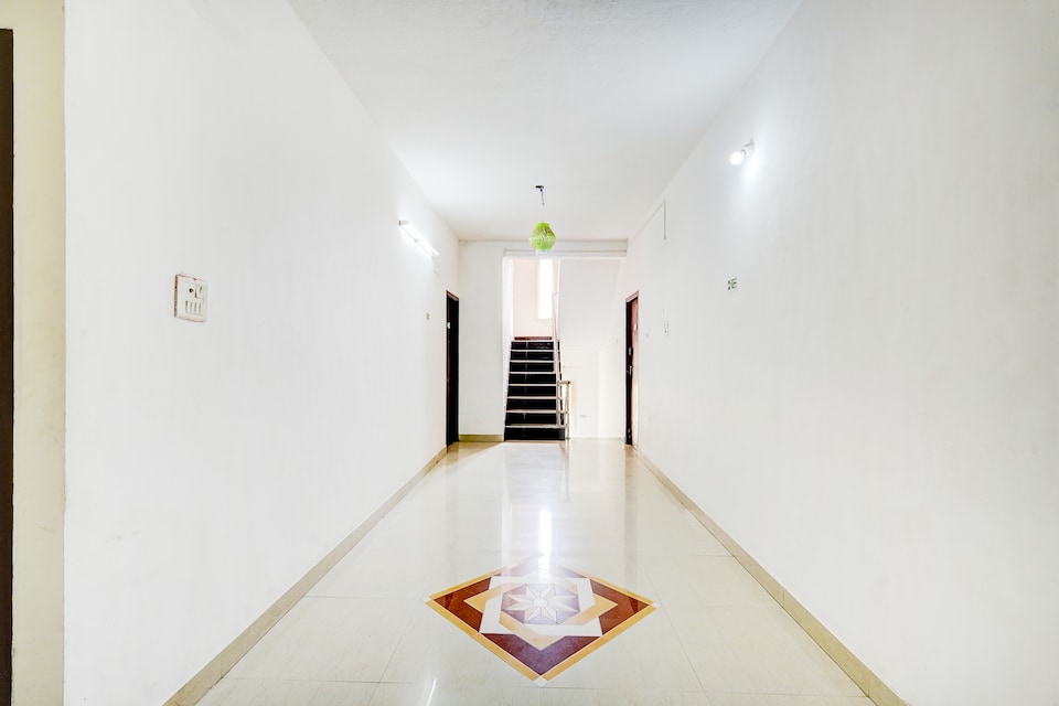 Super Hotel O Kelambakkam Bus Terminal Formerly Guna Residency, OMR Chennai, Chennai