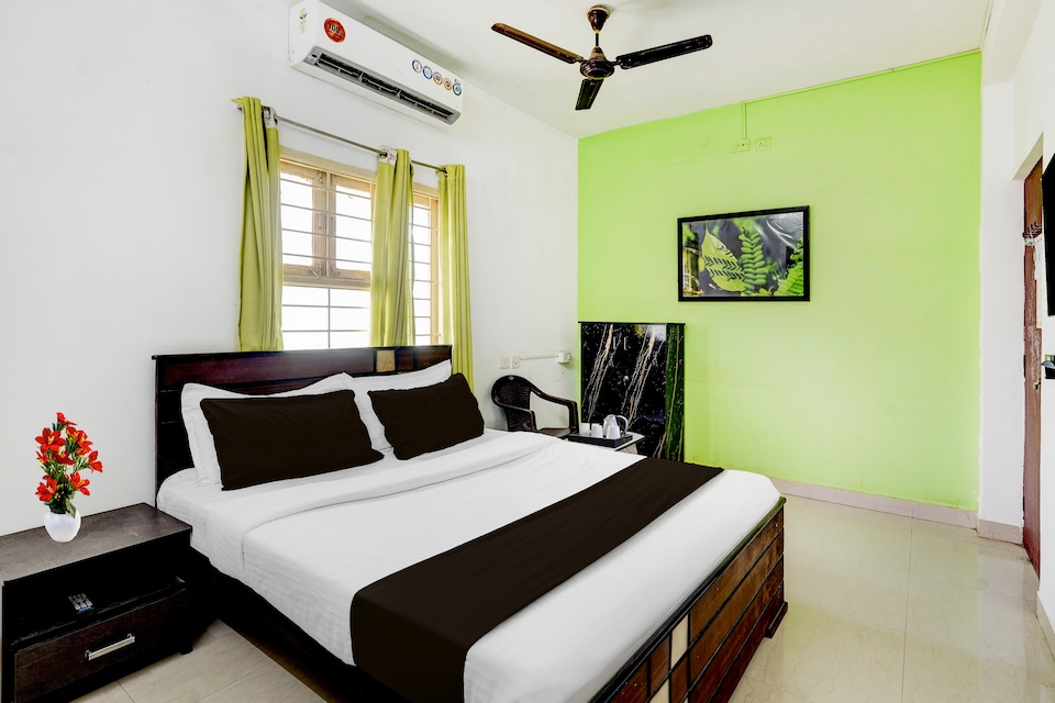 Super Hotel O Kelambakkam Bus Terminal Formerly Guna Residency, OMR Chennai, Chennai