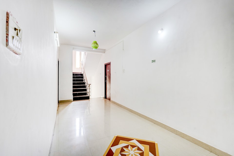 Super Hotel O Kelambakkam Bus Terminal Formerly Guna Residency, OMR Chennai, Chennai