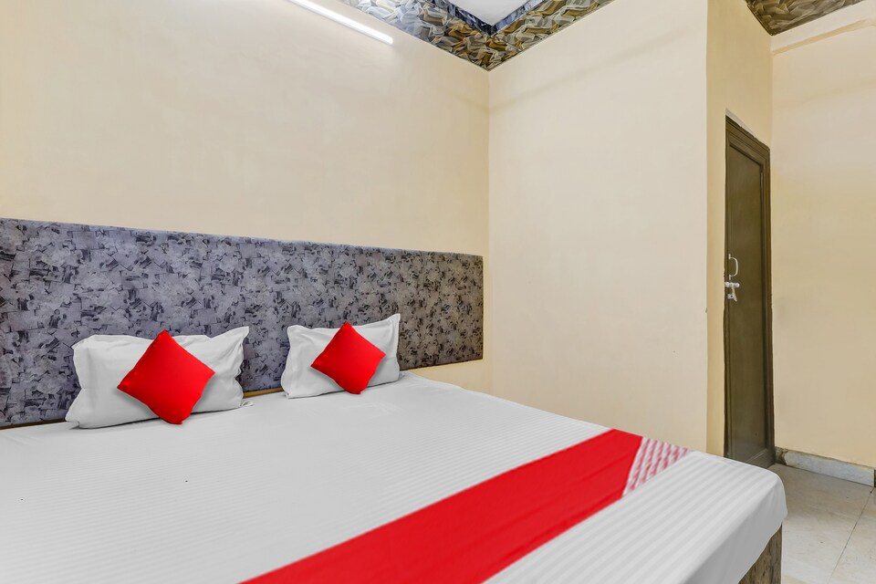 OYO Flagship 80467E Hotel Kashi , Mall Road Kanpur, Kanpur