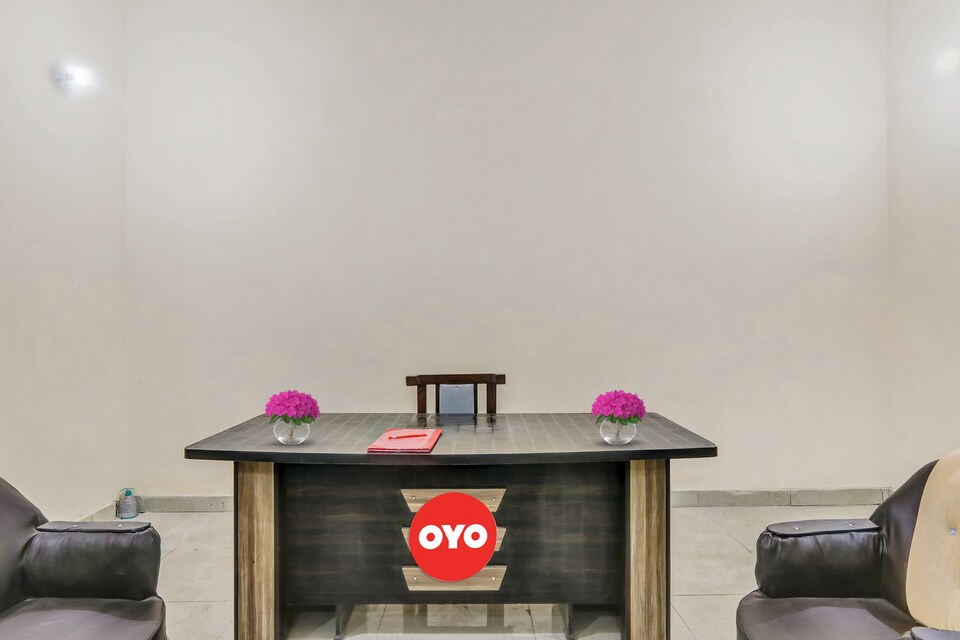 OYO Flagship 80467E Hotel Kashi , Mall Road Kanpur, Kanpur