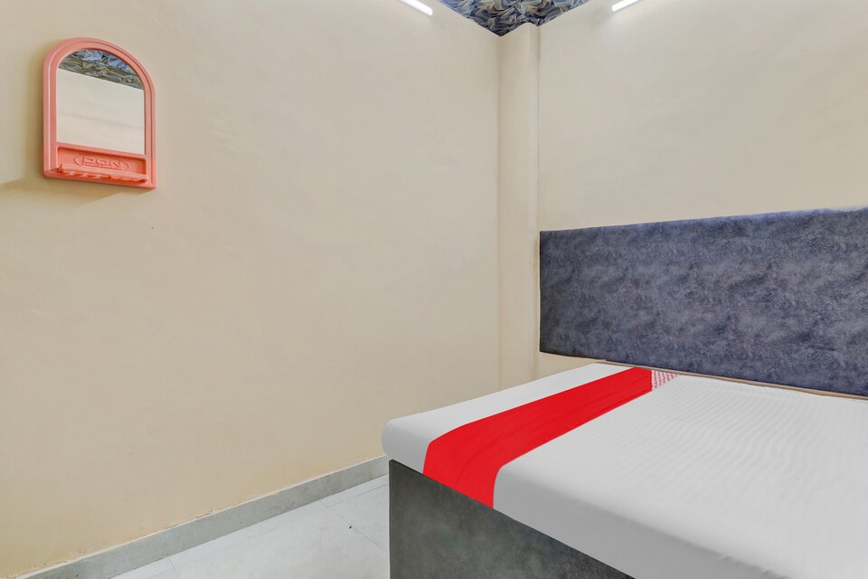 OYO Flagship 80467E Hotel Kashi , Mall Road Kanpur, Kanpur