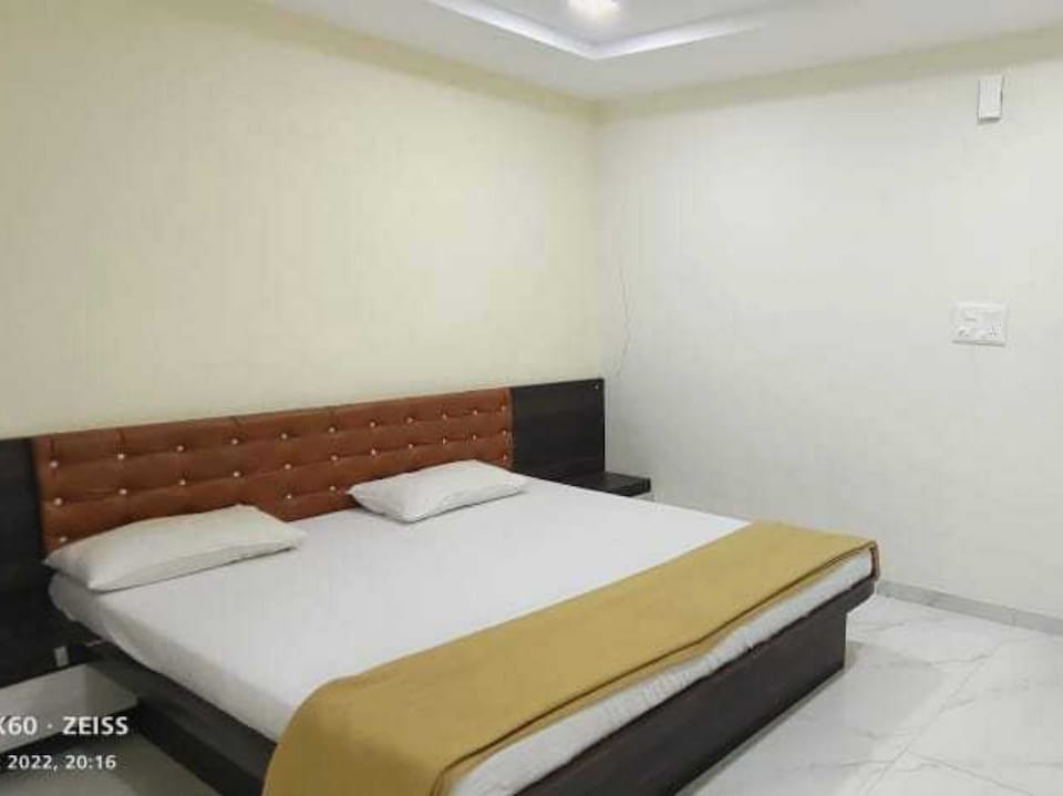 OYO Flagship Hotel Aryan Lodging And Boarding, Baramati, Baramati