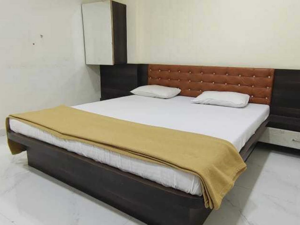 OYO Flagship Hotel Aryan Lodging And Boarding, Baramati, Baramati