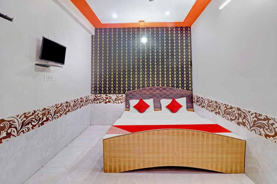 OYO Flagship 80468 Hotel Govind Dham, Station Road Mathura, Mathura