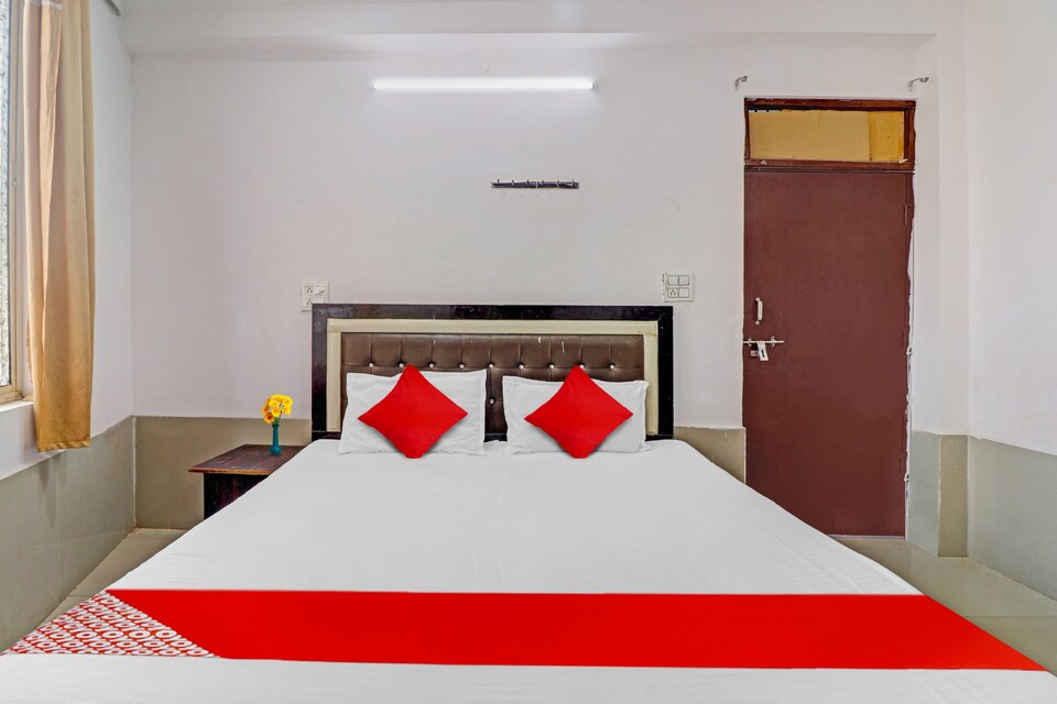 OYO Flagship 80468 Hotel Govind Dham, Station Road Mathura, Mathura