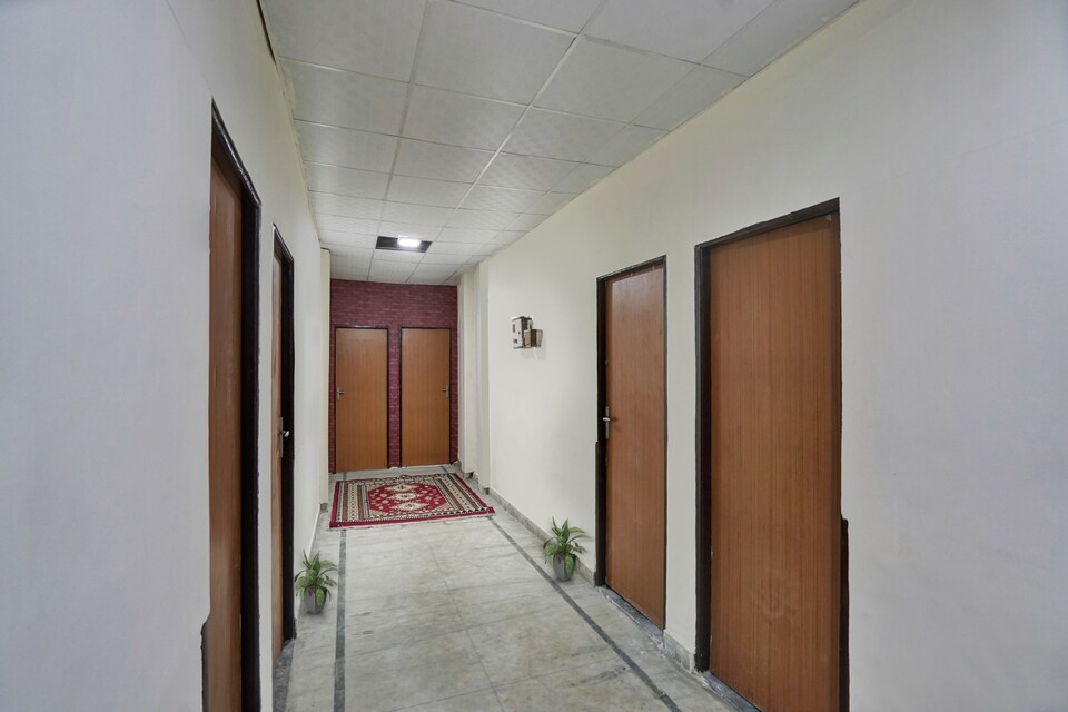 Hotel O HOMII RESIDENCY, Noida Stadium, Noida