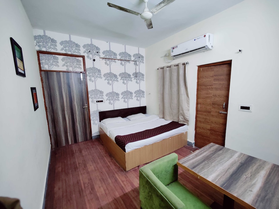 OYO E Hotel T S R, Corporate Complex, Agra