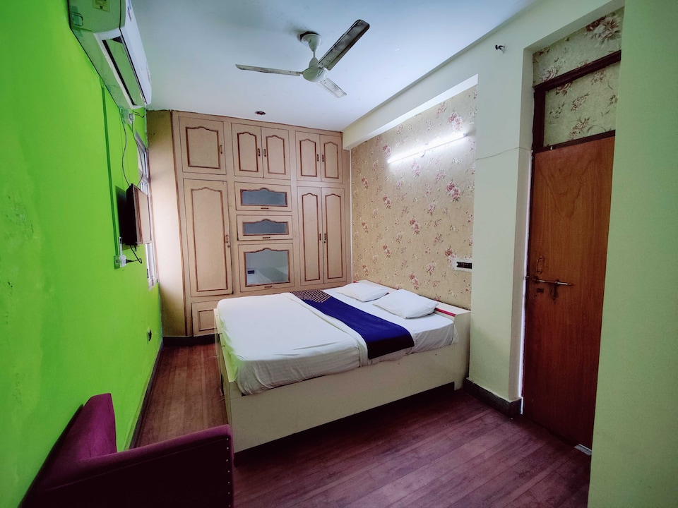 OYO E Hotel T S R, Corporate Complex, Agra