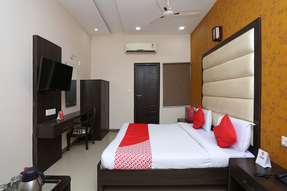 OYO 12479 Hotel city shine, Tatibandh Road, Raipur