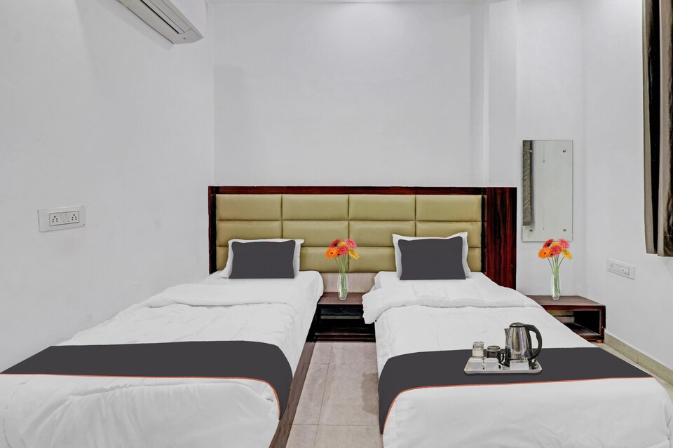 Collection O 80477D The Elet , Shilpgram, Agra