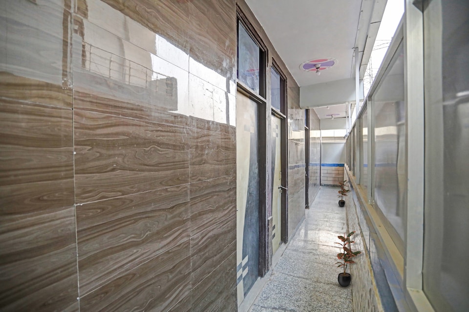 Hotel O Malik House Red Apple Rooms, North Delhi, Delhi