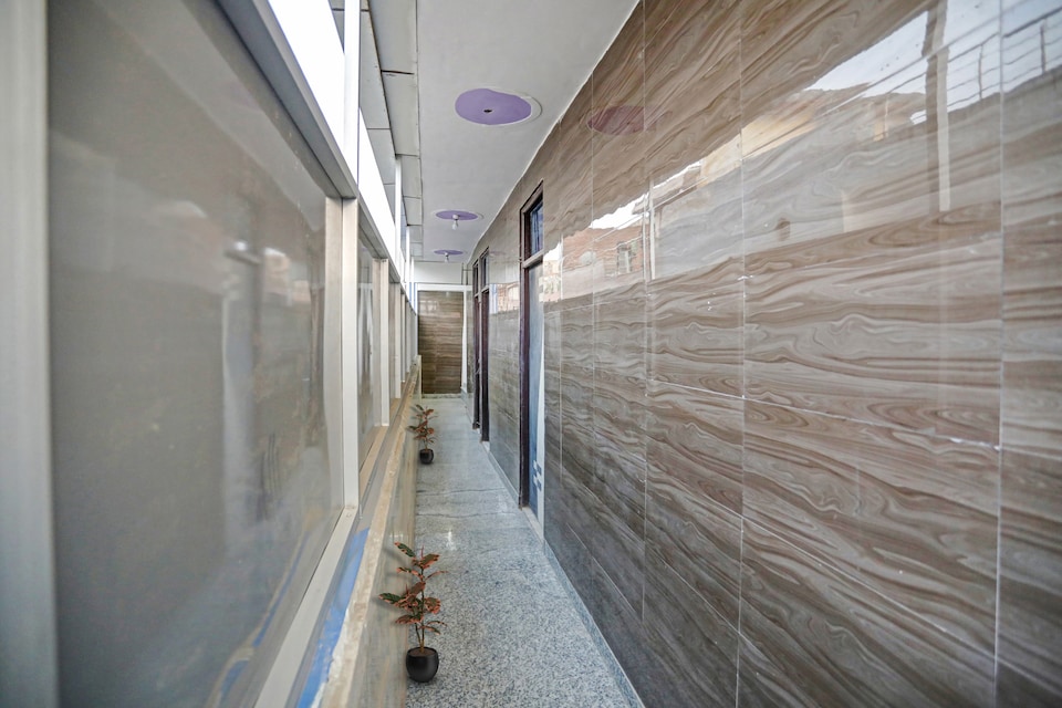 Hotel O Malik House Red Apple Rooms, North Delhi, Delhi