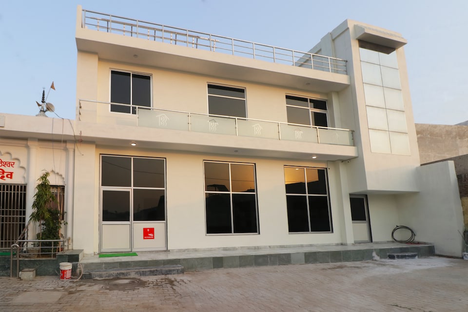 OYO Hotel Taaz Inn, Prem Mandir Vrindavan, Vrindavan