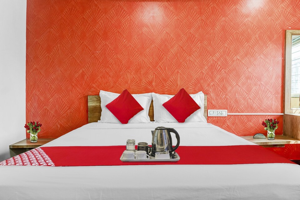 OYO Flagship Srushti Inn Near Fun Time Multiplex, Katraj Khed Shivapur Pune, Pune