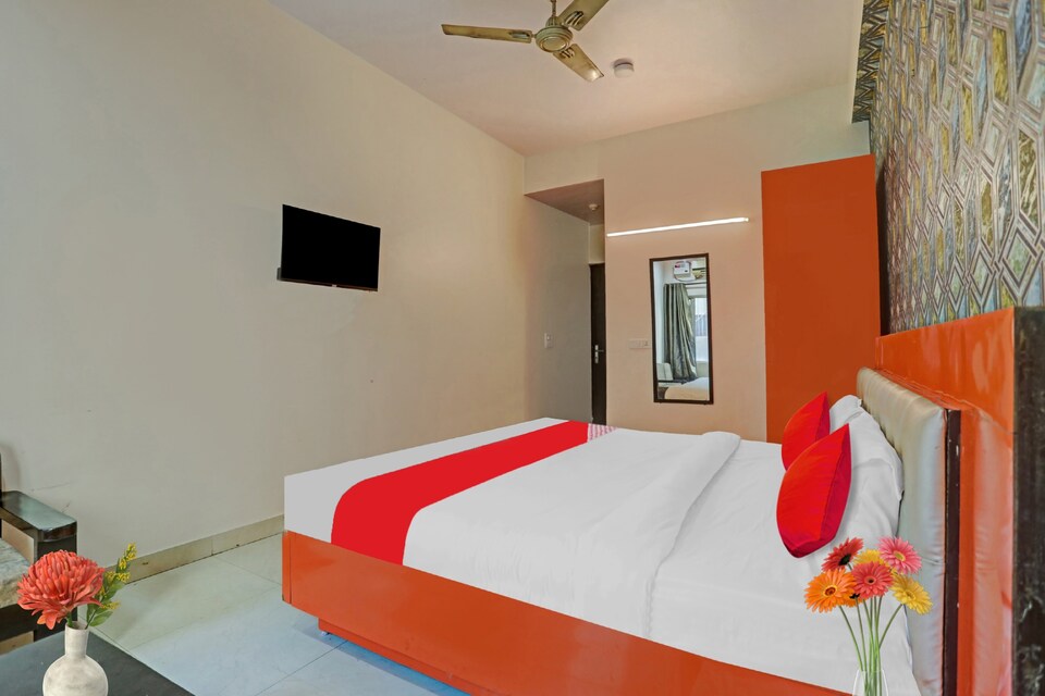 OYO Flagship Arjun Residency House Near ISKCON Temple Noida, Noida Expressway SEZ, Noida