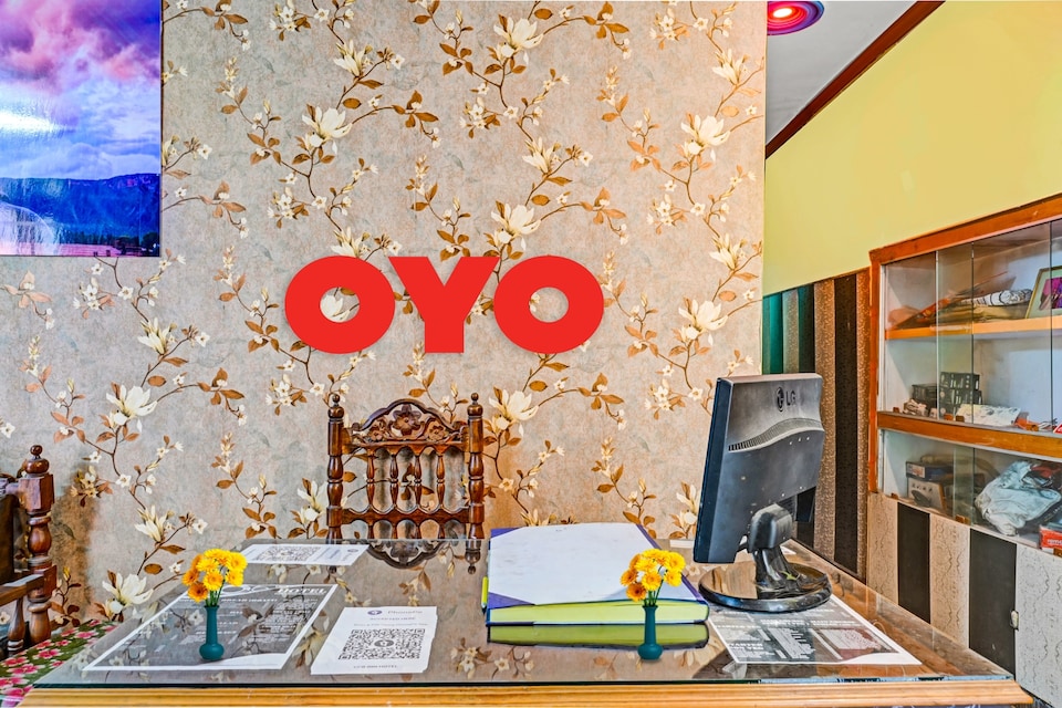 OYO Flagship Sanskriti P guest House, Lanka, Varanasi