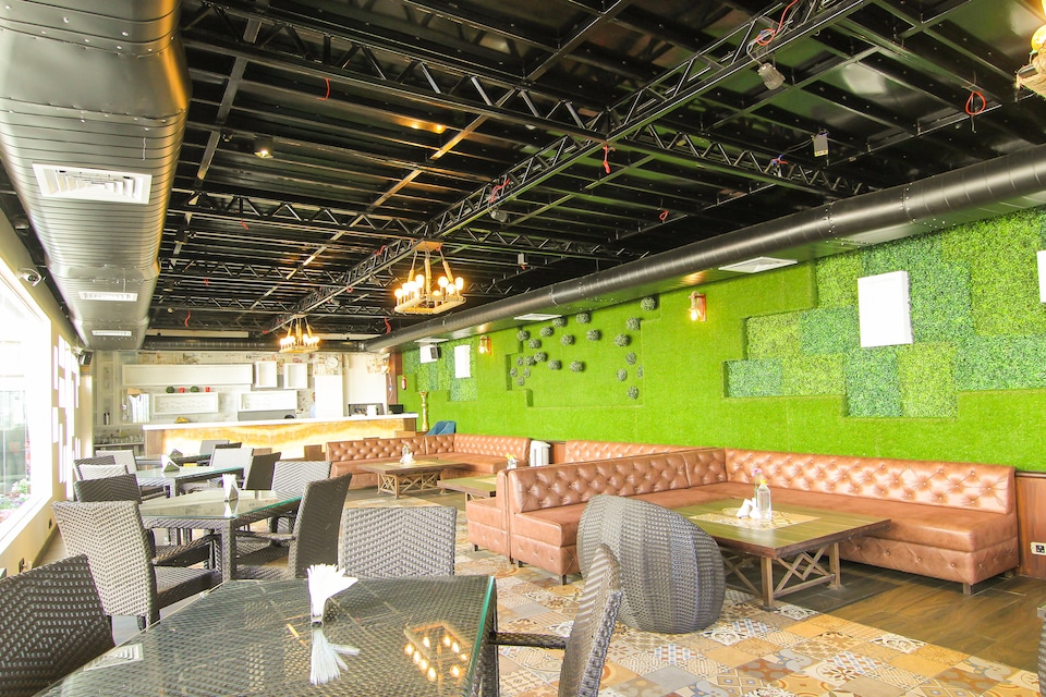 Capital O 12496 Skyotel, Hazratganj Lucknow, लखनऊ