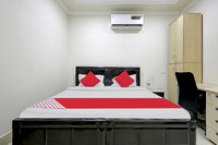 OYO Flagship 804903 Campus Luxurious Hotel Near Shastri Nagar Metro Station