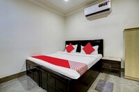 OYO Flagship 804903 Campus Luxurious Hotel Near Shastri Nagar Metro Station