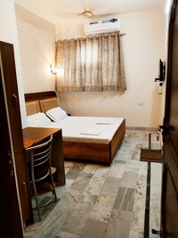 OYO Flagship 804918 Hotel Chawla's 7 Star Inn