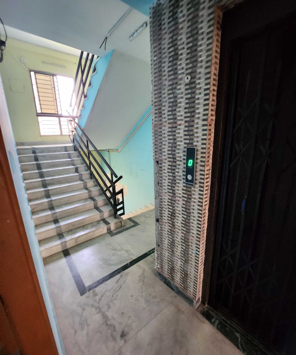 OYO R Guest House Near Netaji Subhash Chandra Bose International Airport, Rajarhat Kolkata, Kolkata