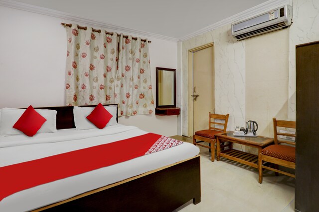 Flagship Hotel Aarya Galaxy Inn Near Sahara Ganj Mall