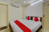 Flagship Hotel Aarya Galaxy Inn Near Sahara Ganj Mall