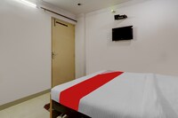 Flagship Hotel Aarya Galaxy Inn Near Sahara Ganj Mall