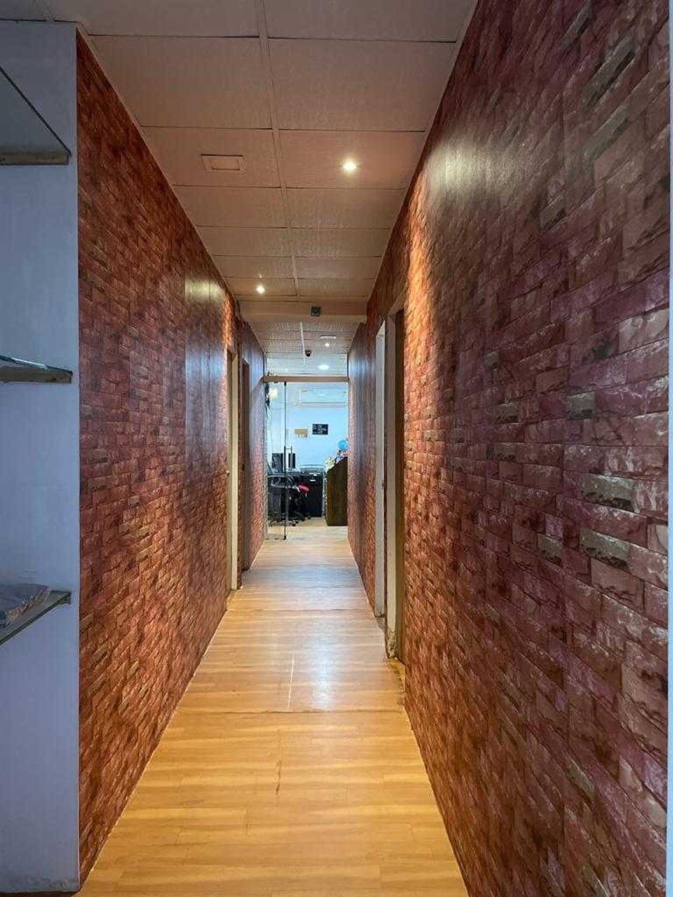 live on SRT545, Airport Surat, Surat