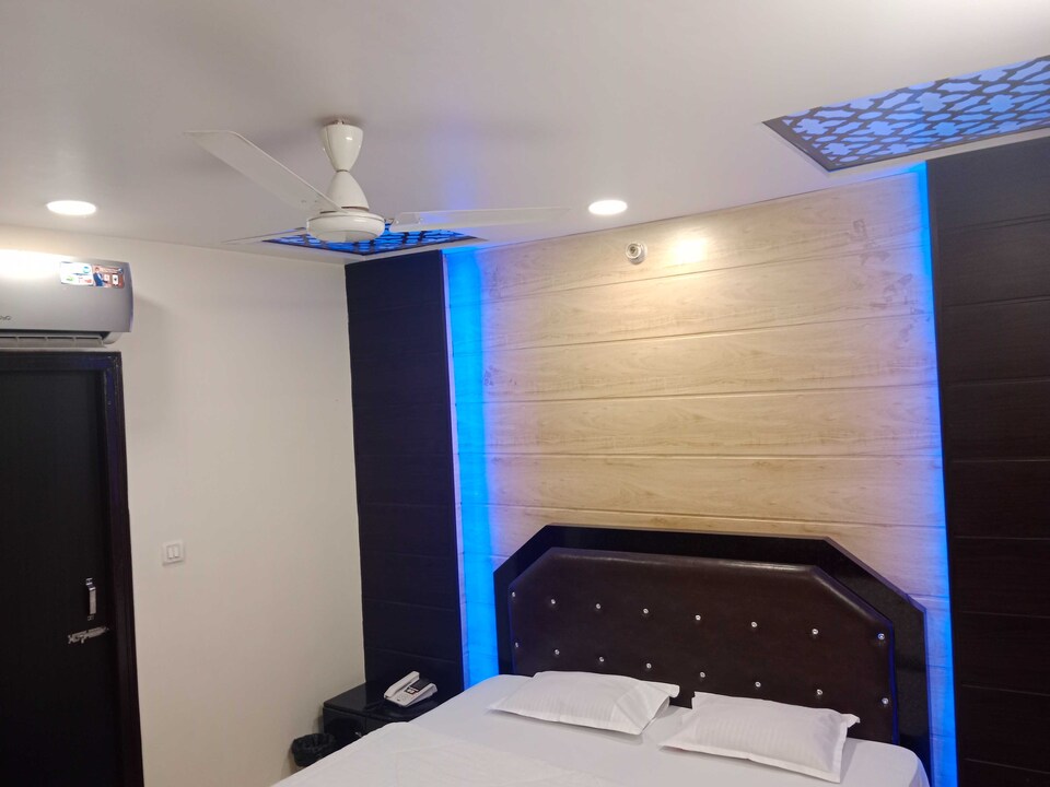 POP Grand Inn Near Sahara Ganj Mall, Charbagh Lucknow, Lucknow