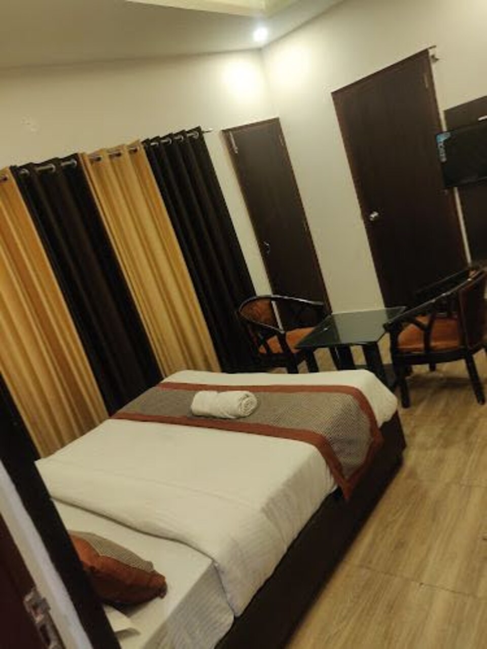POP 80521F Hotel & Hostel Vimal Ganga, Tapovan Rishikesh, Rishikesh