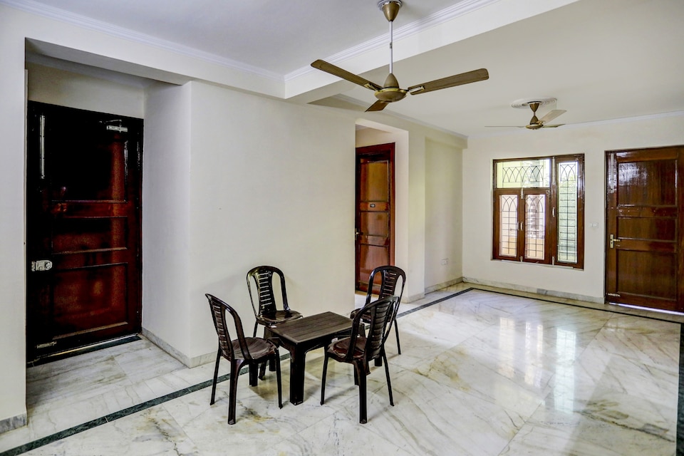 Hotel O Uk House Residency, Golf Course Road, Gurgaon