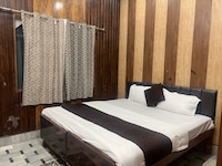 Spot On Elvis Guest House